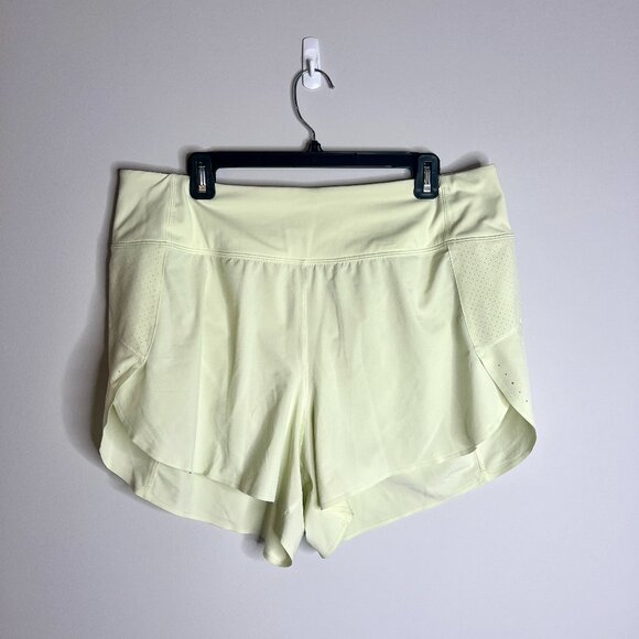 Athleta Run With It 3.5” Shorts in Light Green Lightweight Running Athleisure 1X - Picture 1 of 3